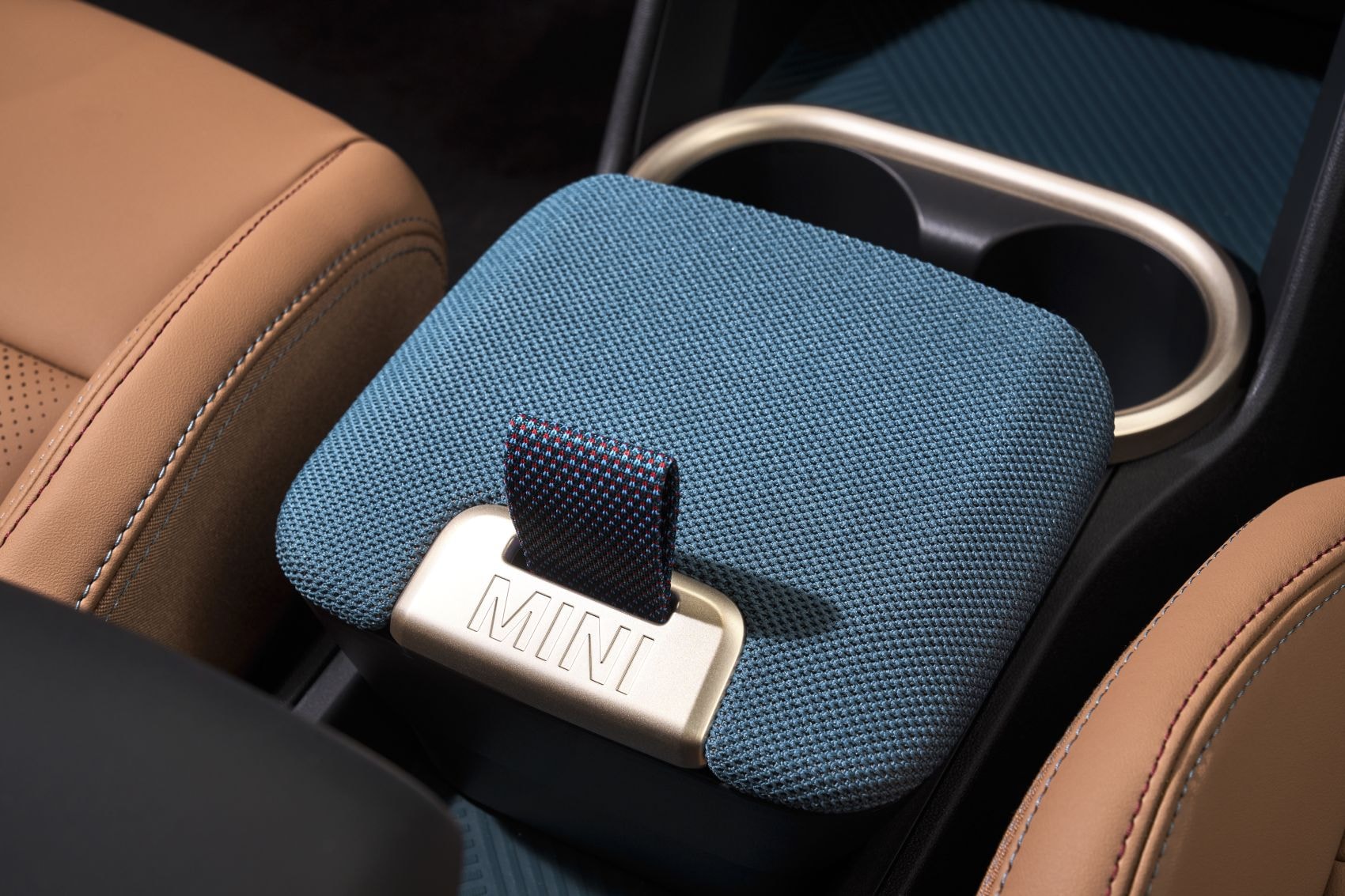 Descanso de brazo con un diseño moderno y texturizado.