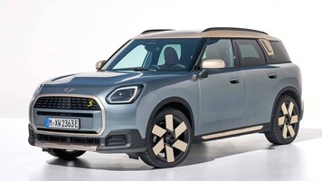 Vista delantera y lateral del MINI Countryman eléctrico. Vista delantera y lateral del MINI Countryman eléctrico.