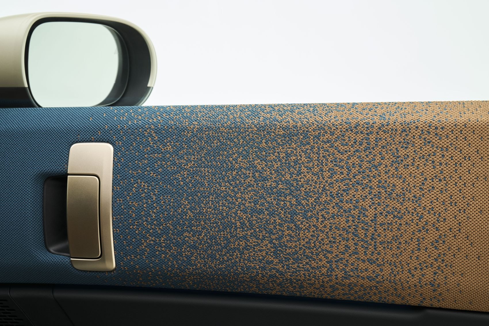 Vista del volante del MINI Countryman eléctrico, con controles intuitivos y diseño distintivo.