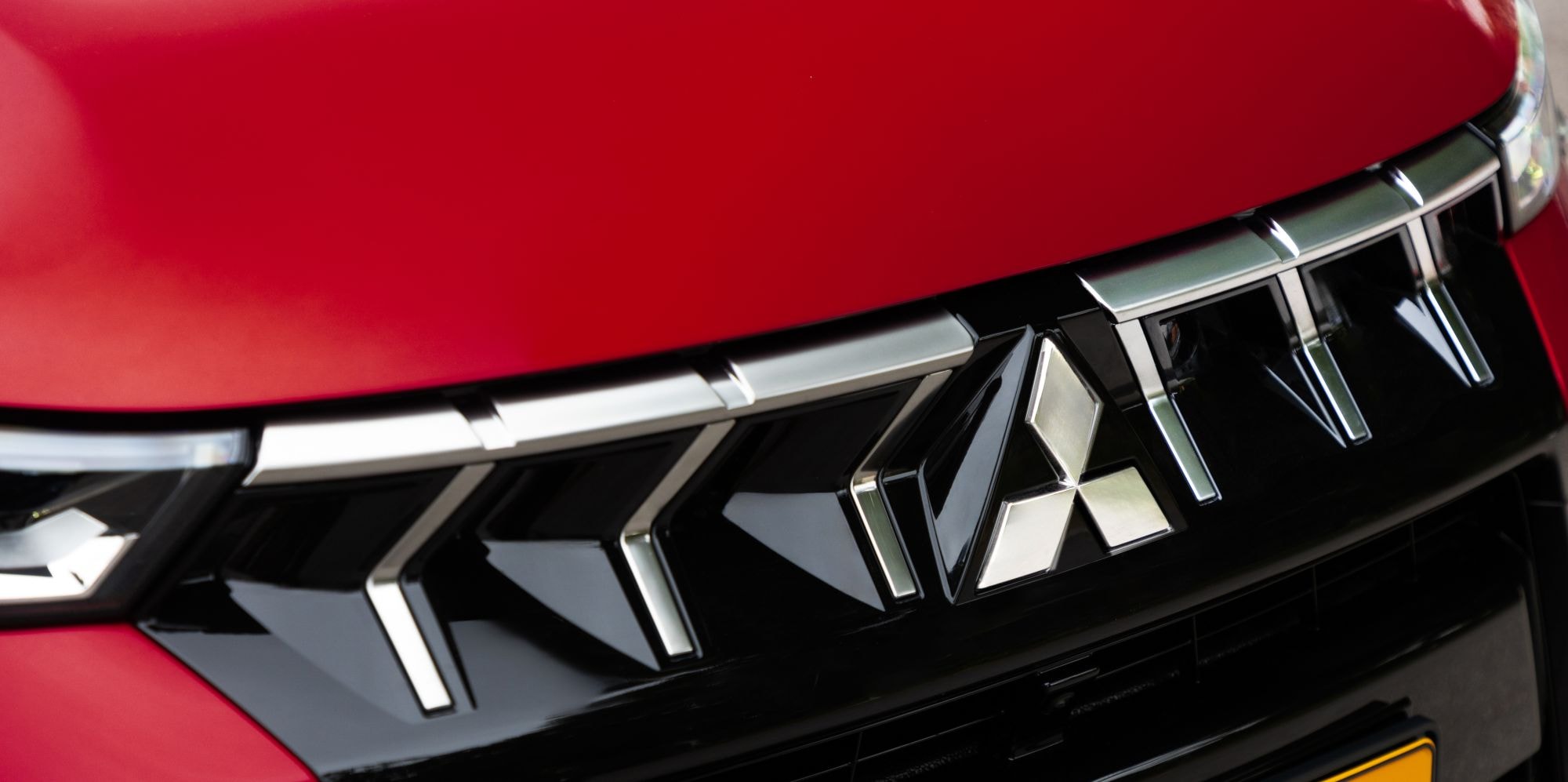 Panel de instrumentos claro y tecnología avanzada en el ASX híbrido