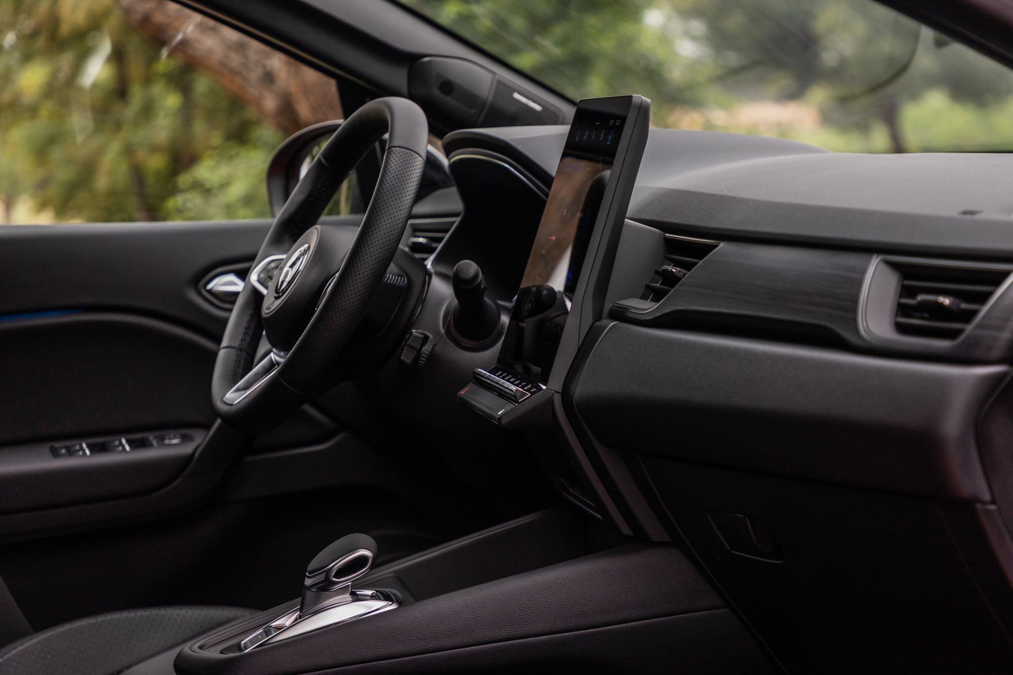 Una vista lateral del Mitsubishi ASX que resalta su perfil dinámico y atractivo.