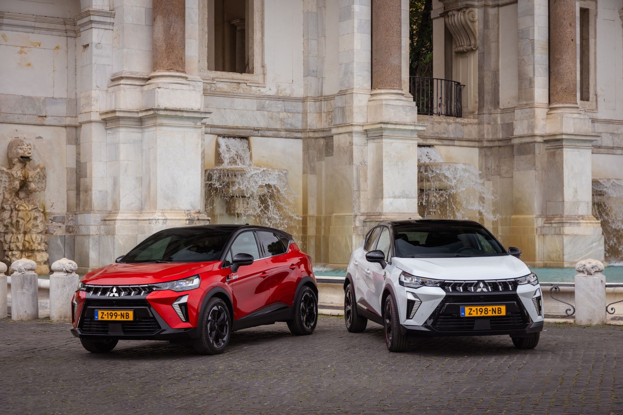 Frontal del ASX híbrido, resaltando su parrilla y diseño distintivo.