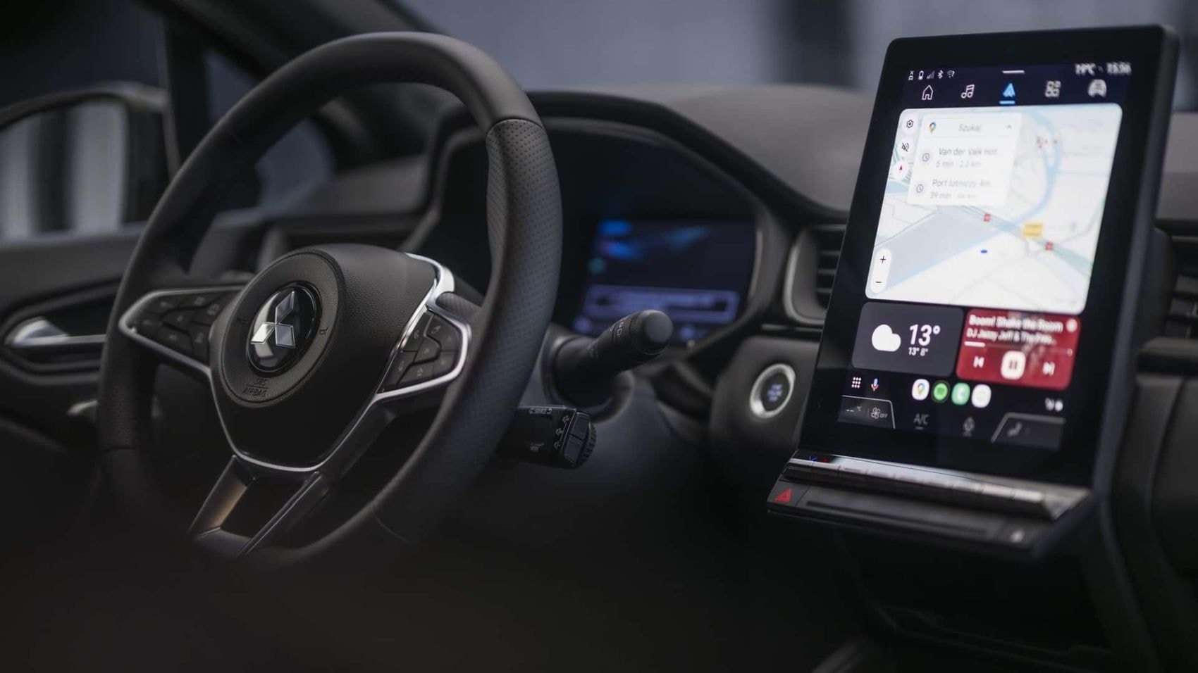 Interior del Mitsubishi ASX con enfoque en su avanzada pantalla táctil.