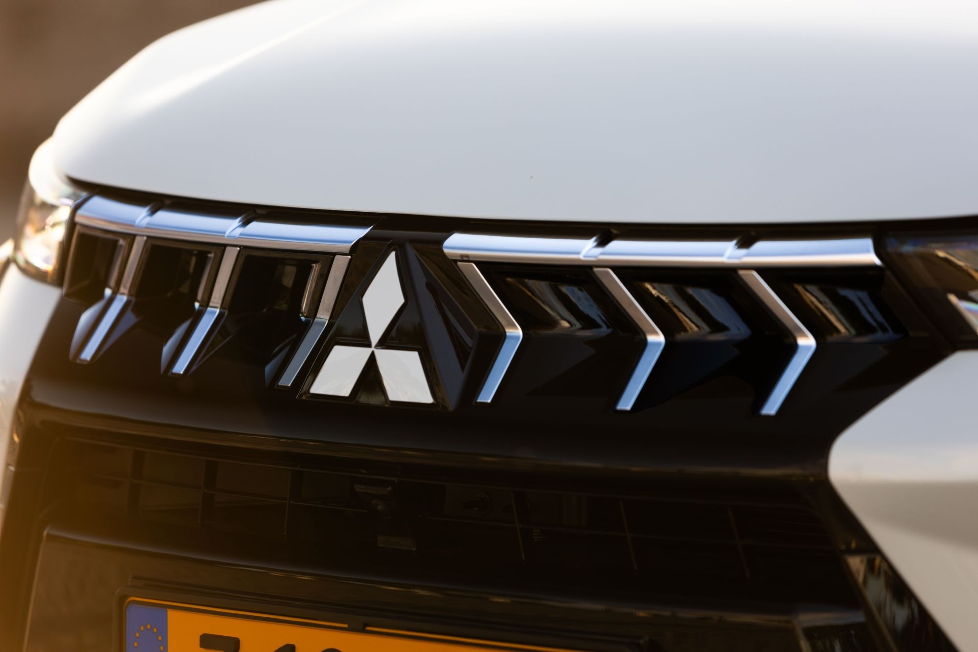 El ASX brilla en la carretera, combinando estilo y funcionalidad.