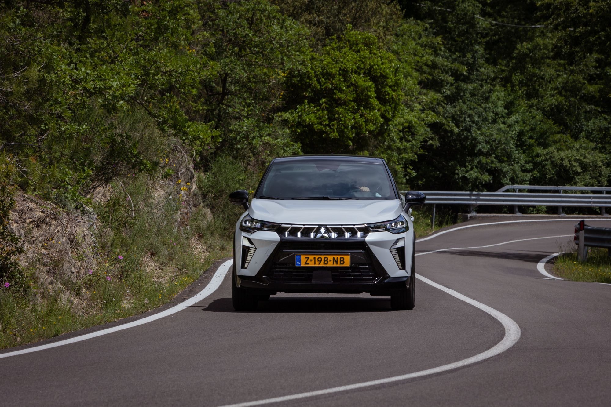 Vista trasera del Mitsubishi ASX, destacando su diseño moderno.