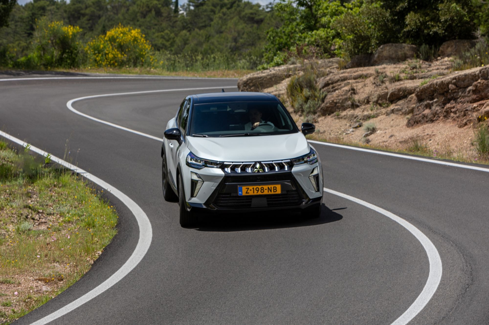 Vista trasera del ASX, sobria y atractiva, ideal para la ciudad.