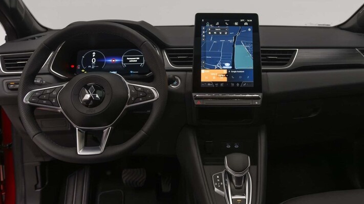 Vista trasera del Mitsubishi ASX, mostrando sus líneas robustas y modernas. Vista trasera del Mitsubishi ASX, mostrando sus líneas robustas y modernas.