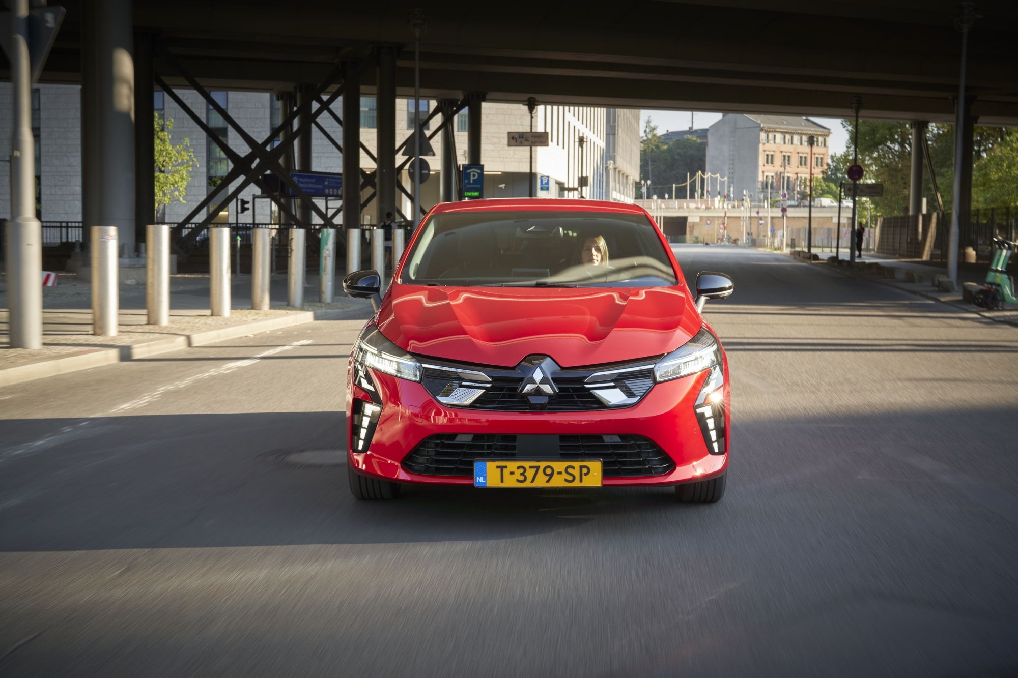 El Mitsubishi Colt híbrido, un vehículo urbano que destaca por su elegante frontal.