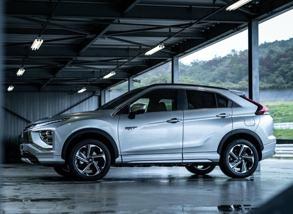 Perfil bajo techo estilizado, dinamismo puro