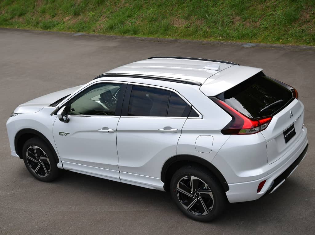 Perspectiva trasera lateral, líneas deportivas