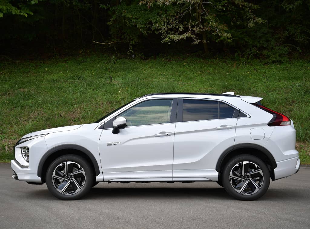 Vista lateral estática, líneas elegantes y modernas