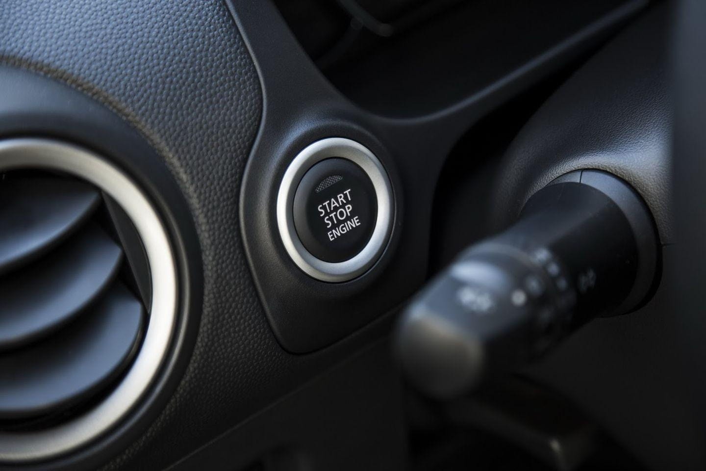 Detalle del botón de arranque Start/Stop del vehículo.