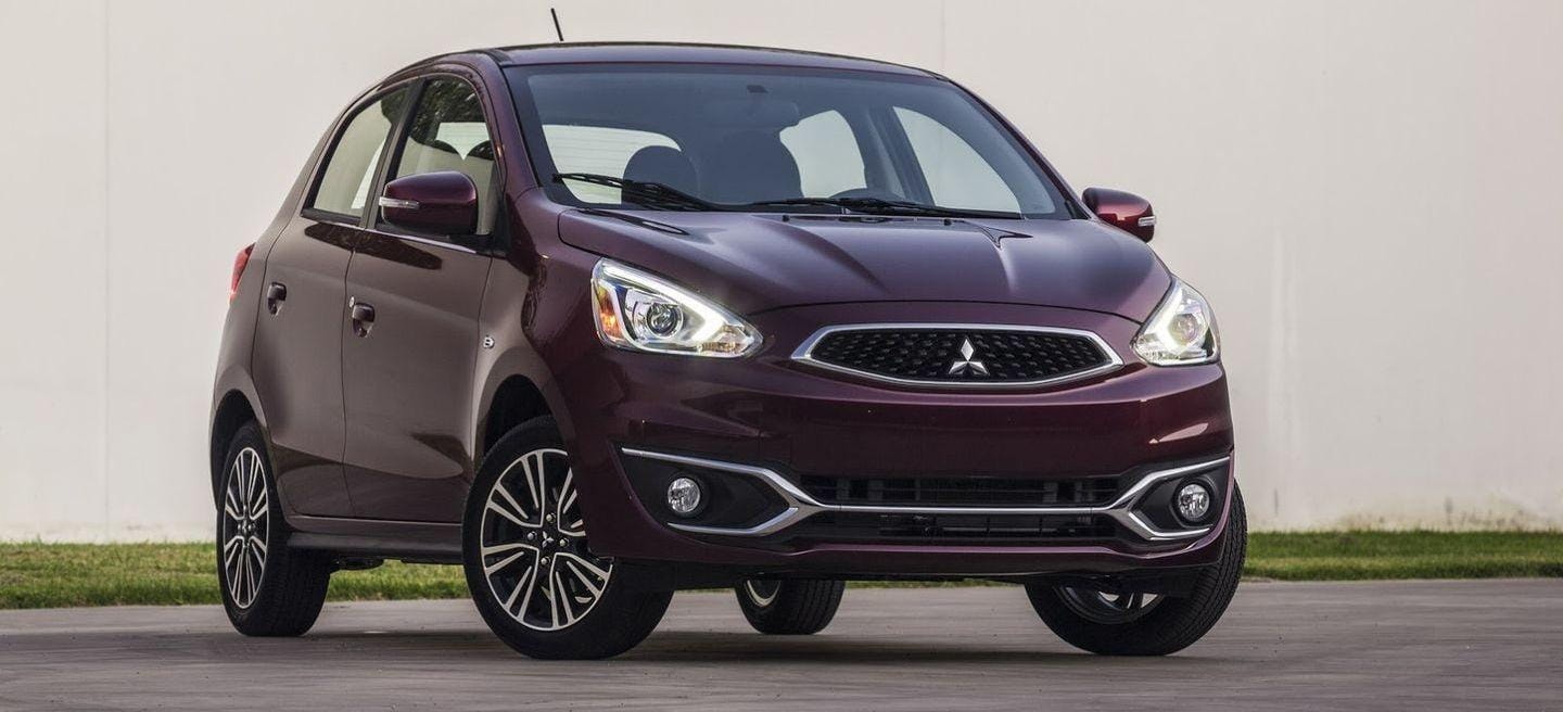 Imagen frontal del Mitsubishi Space Star mostrando su diseño.