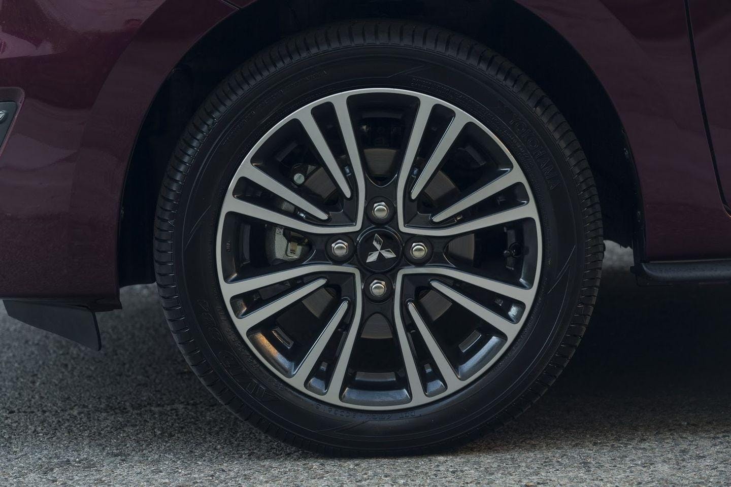 Rueda y llanta de diseño moderno del Space Star.