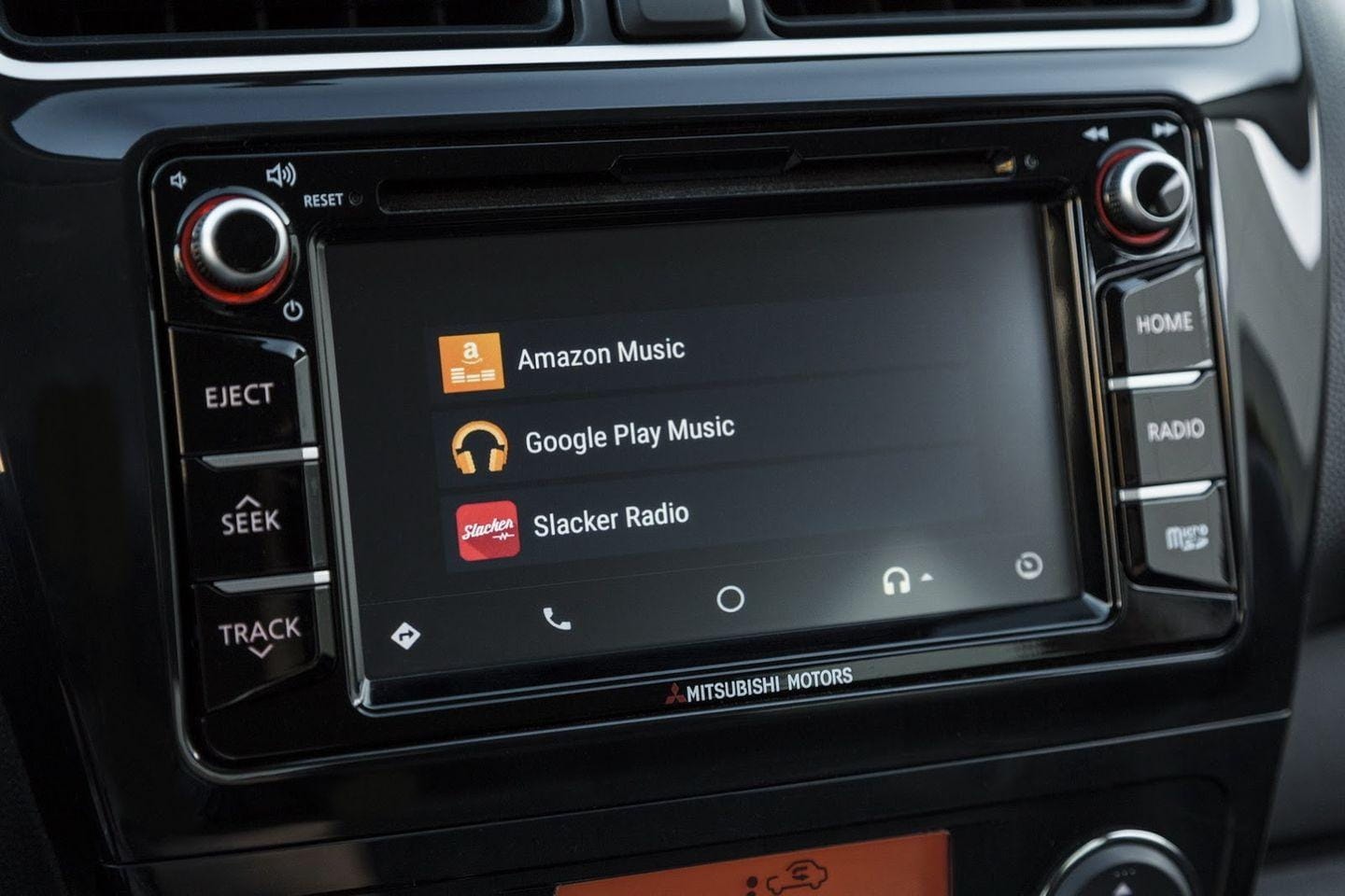 Pantalla de sistema de entretenimiento con aplicaciones.