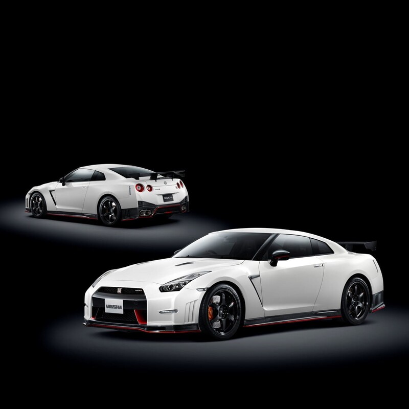El Nissan GT-R en vista frontal y trasera, todo un ícono deportivo. El Nissan GT-R en vista frontal y trasera, todo un ícono deportivo.