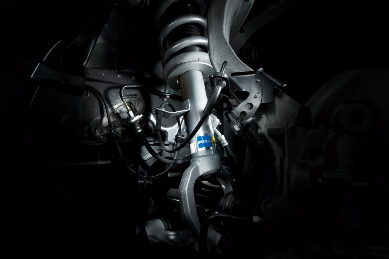 Detalle de la suspensión de alto rendimiento del Nissan GT-R.