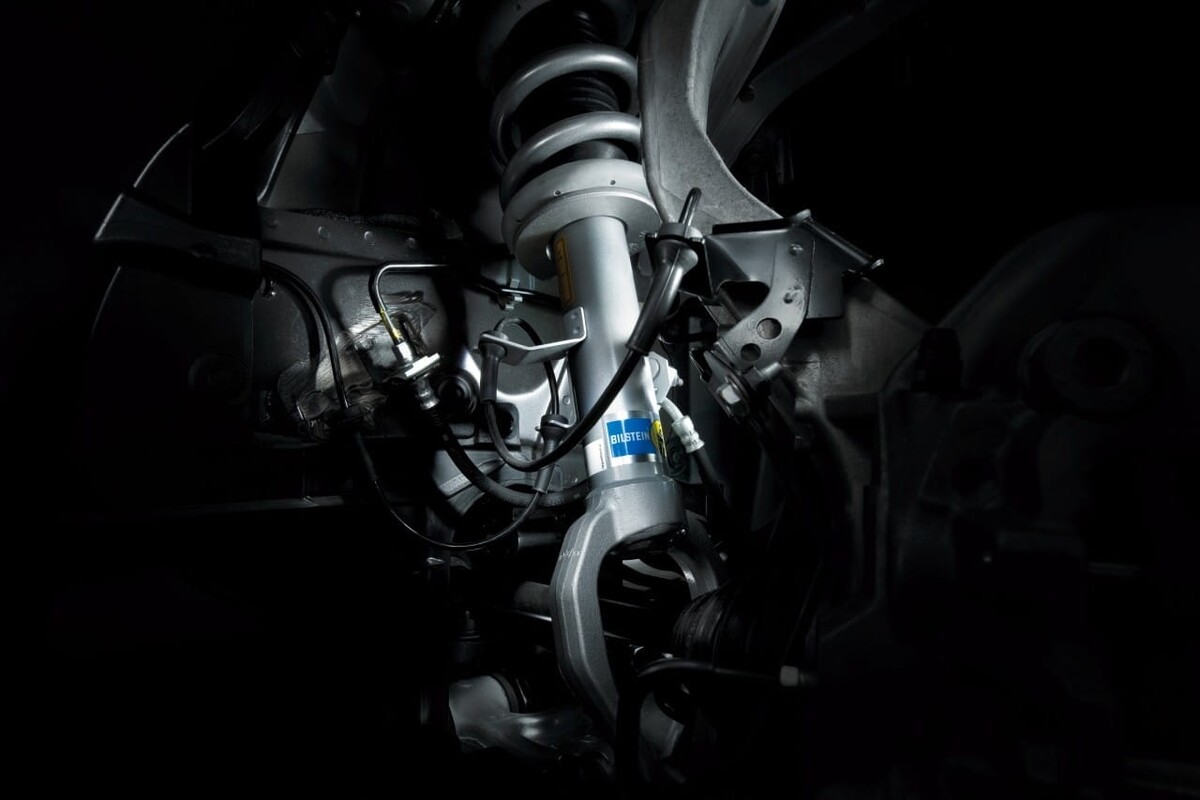 Detalle de la suspensión de alto rendimiento del Nissan GT-R. Detalle de la suspensión de alto rendimiento del Nissan GT-R.