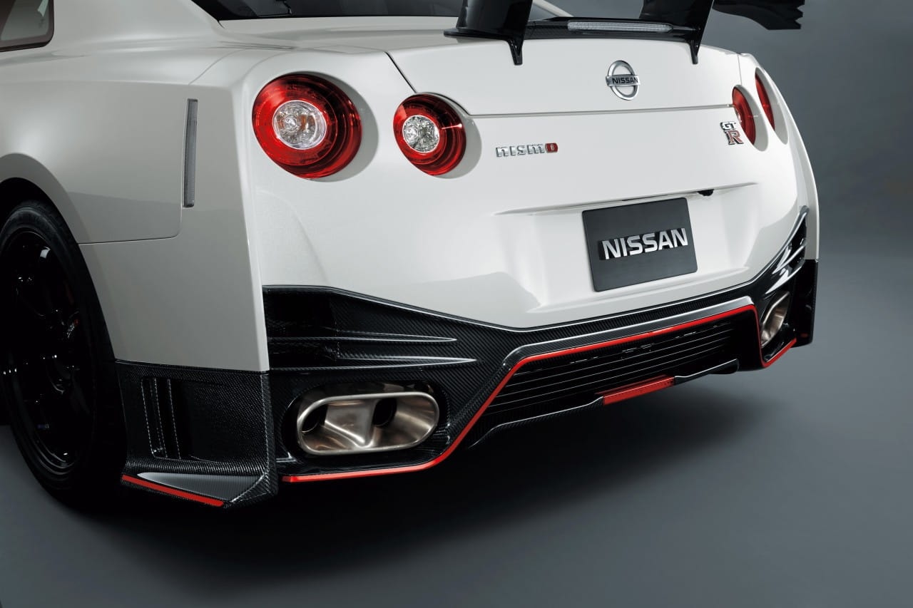 Potencia y elegancia en la zaga del Nissan GT-R.