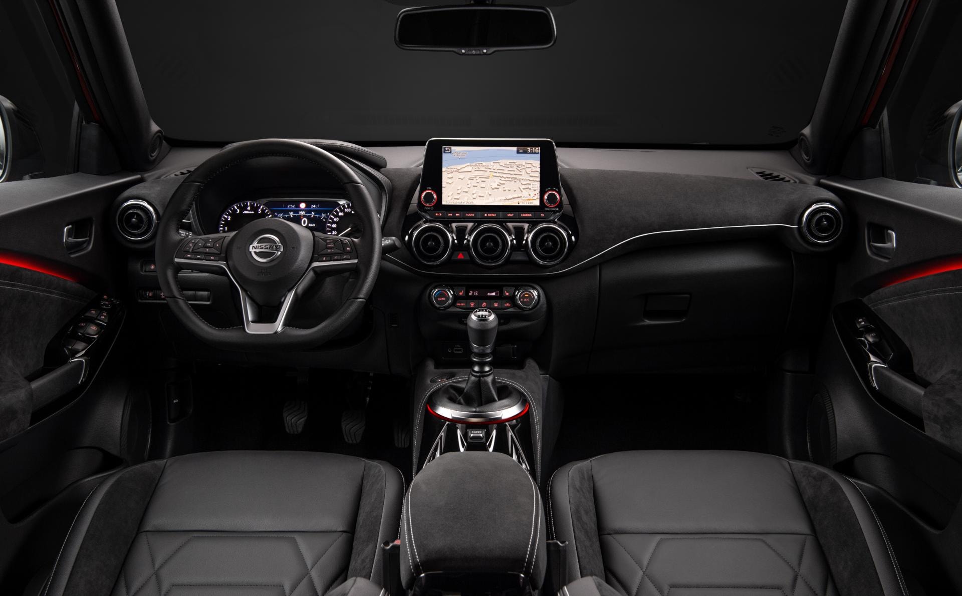 Cabina del Nissan Juke híbrido, con un enfoque en la ergonomía y el estilo.