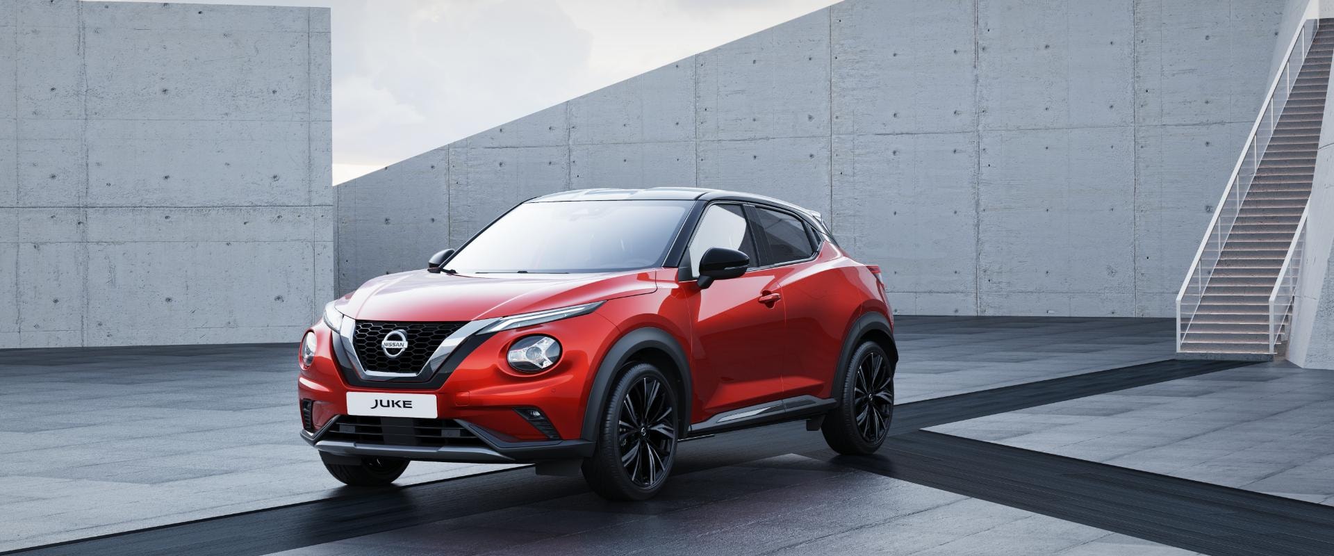Vista delantera y lateral que muestra el diseño agresivo del Nissan Juke híbrido.