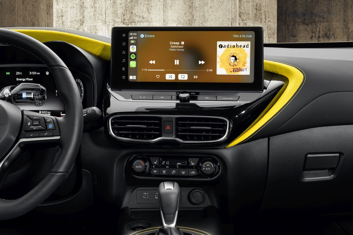 Sistema de infotainment con pantalla táctil integrada en Nissan Juke.
