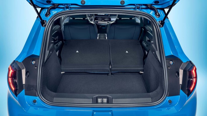Asientos delanteros del Nissan Micra eléctrico, diseñados para comodidad y estilo. Asientos delanteros del Nissan Micra eléctrico, diseñados para comodidad y estilo.