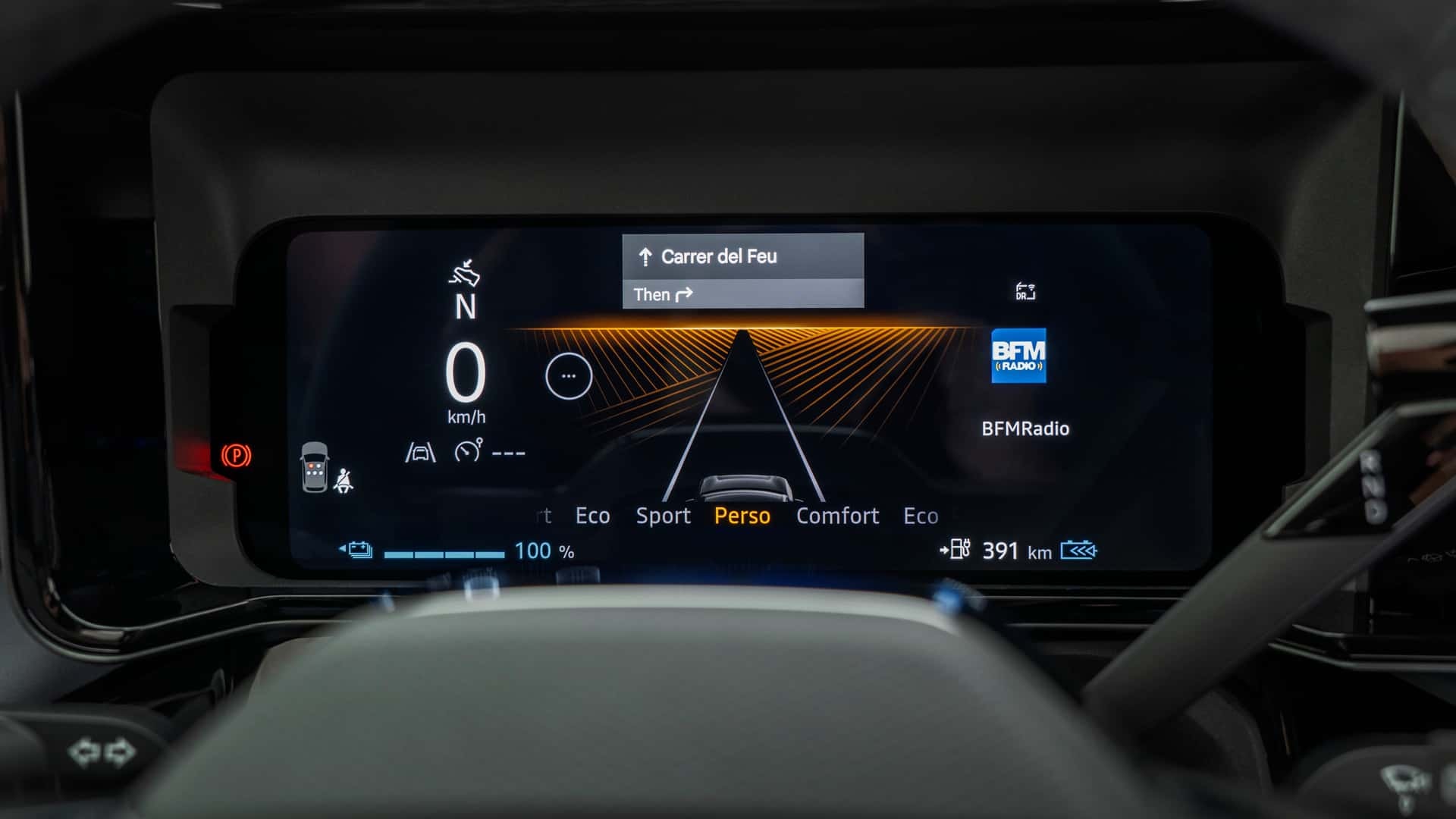 Primer plano del diseño del borde de la puerta del Nissan Micra eléctrico