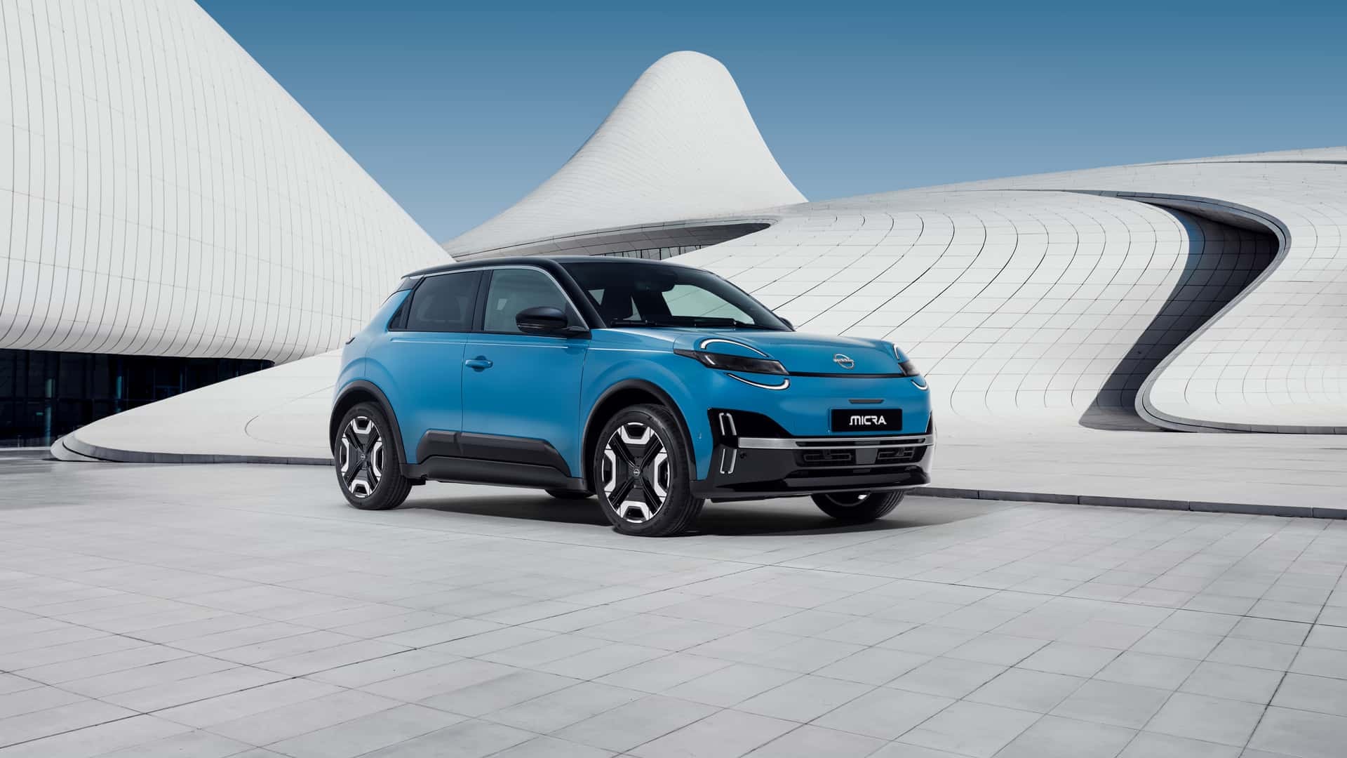 Vista frontal del Nissan Micra eléctrico que destaca su moderno diseño