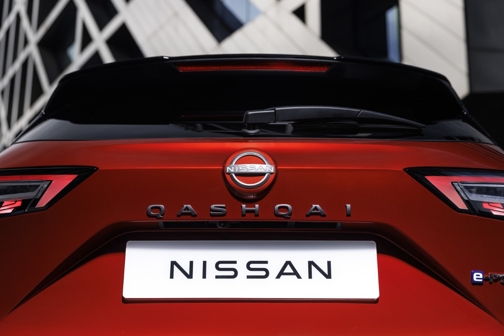 Detalle de los asientos del Nissan Qashqai híbrido, mezcla de comodidad y elegancia.