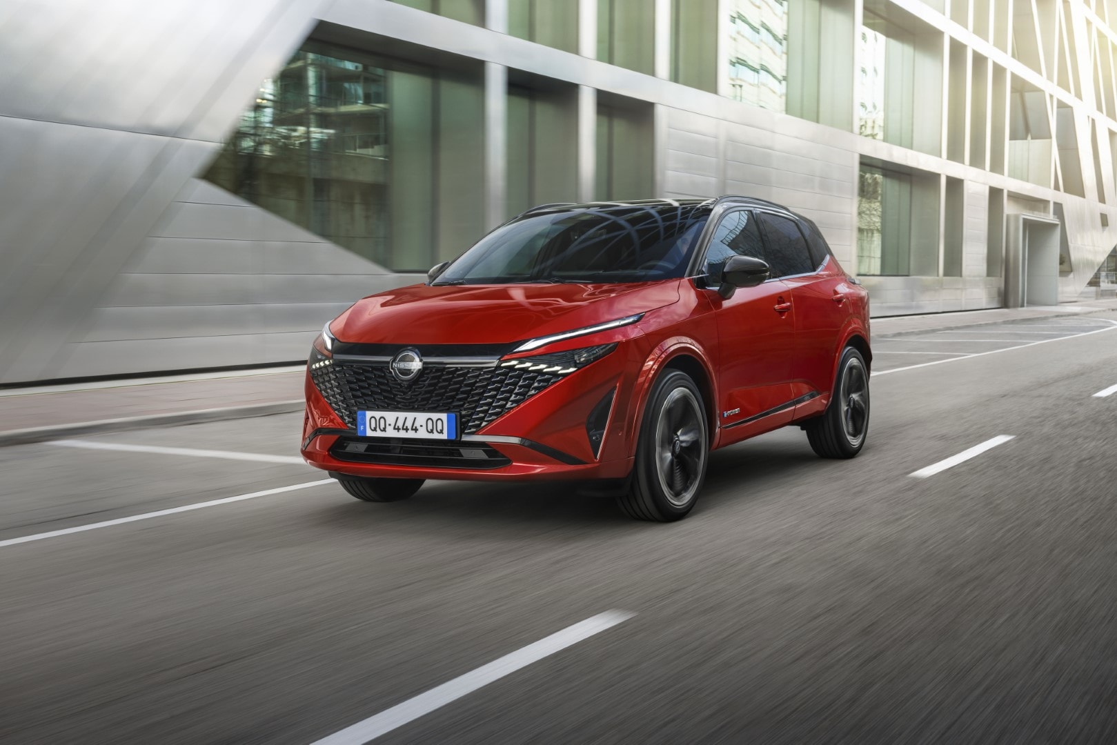 Detalle de los botones en la consola central, destacando la tecnología intuitiva.