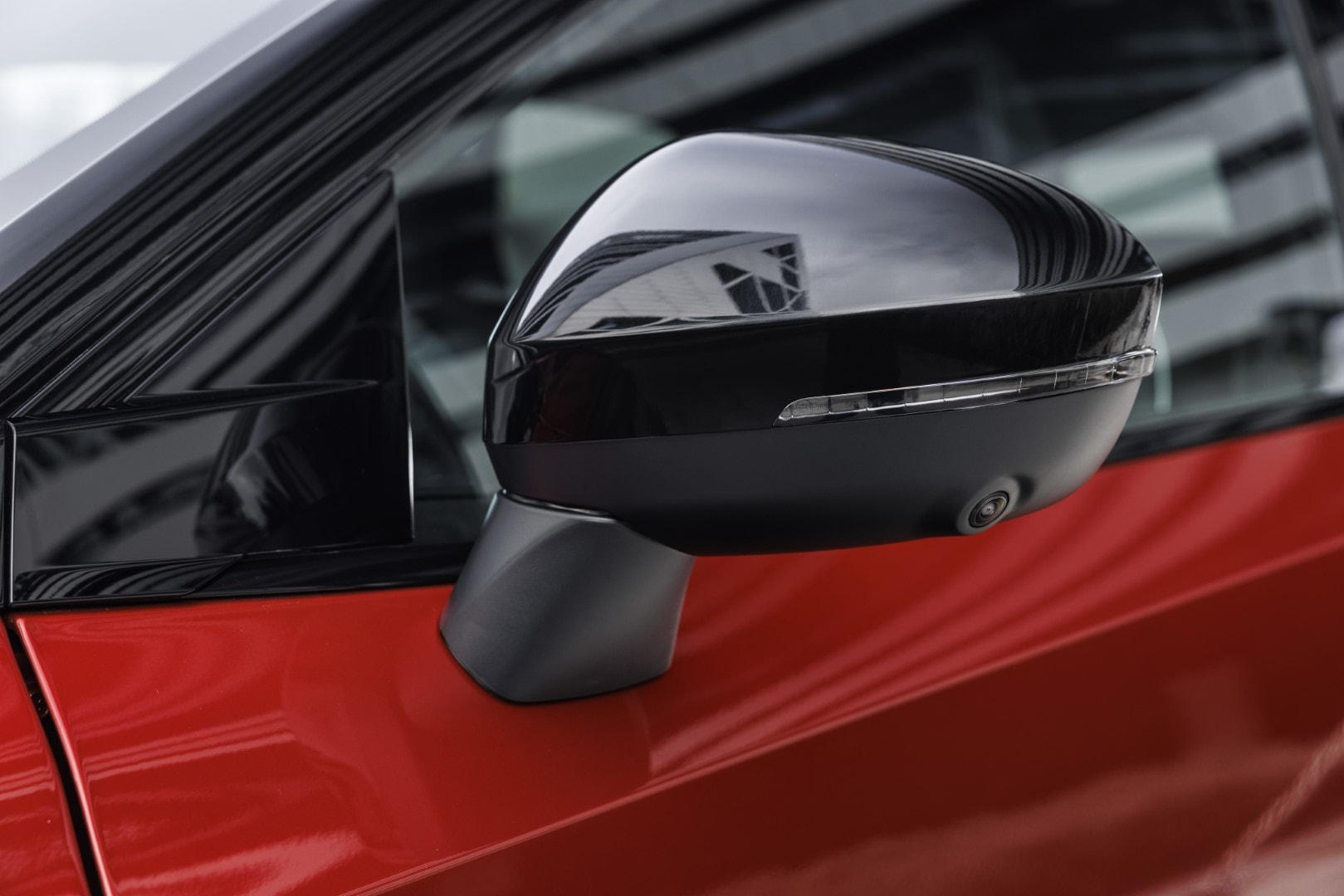 Vista del alerón trasero, detallando el diseño contemporáneo del Qashqai.