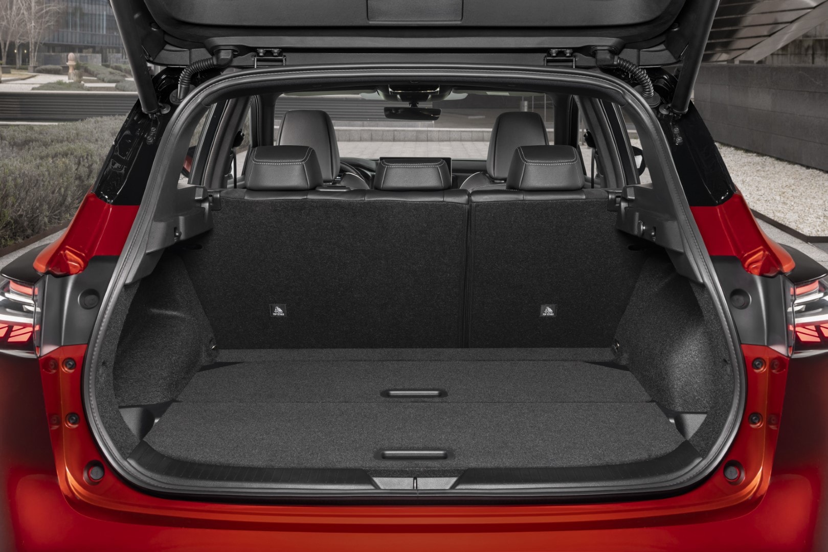 Zona trasera del Nissan Qashqai, destacando el logotipo y el diseño.