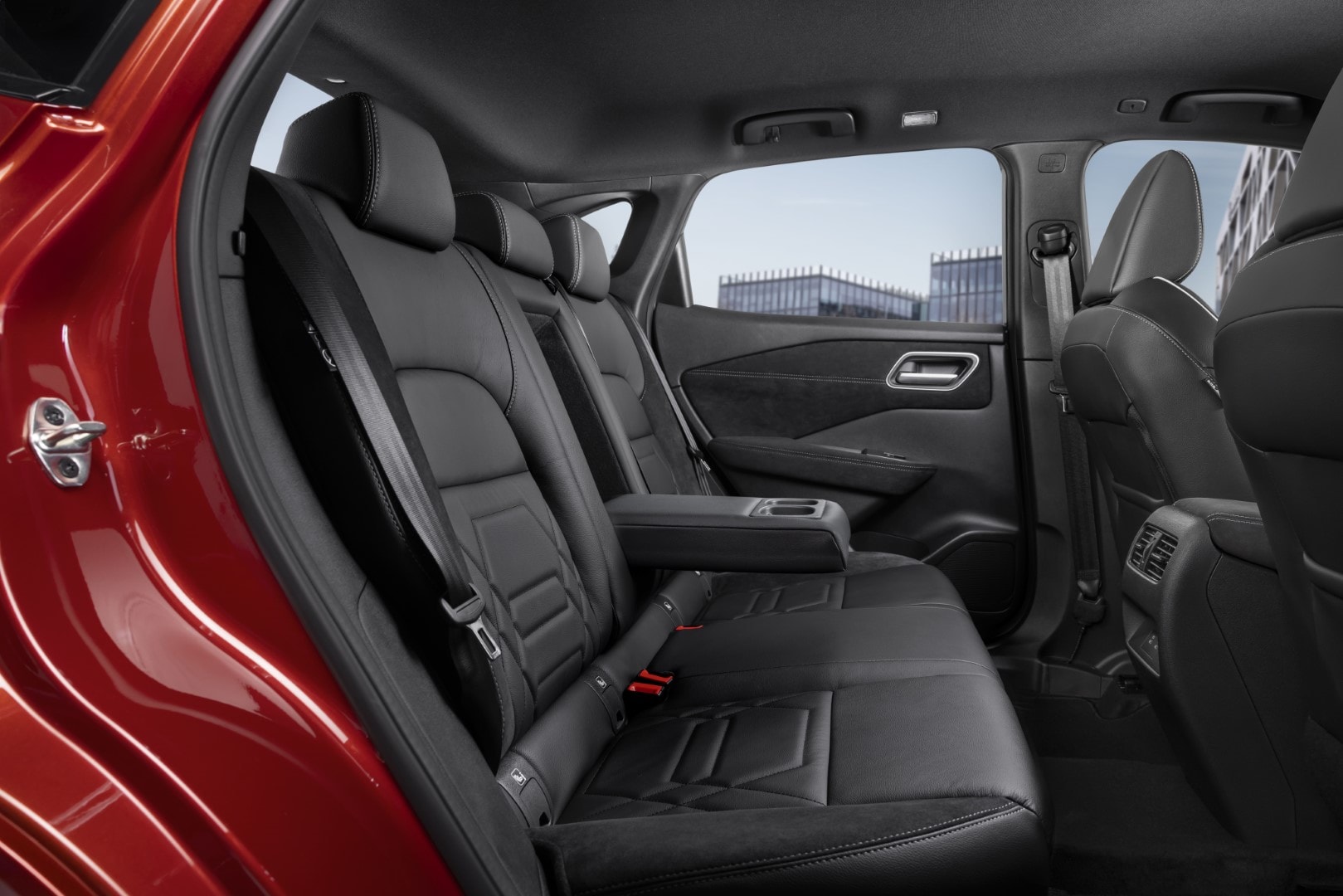 Vista detallada del diseño trasero, destacando las luces LED y el emblema e-Power.