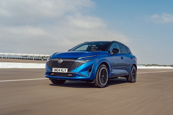 Detalle del volante del Nissan Qashqai híbrido, muestra de su acabados de calidad. Detalle del volante del Nissan Qashqai híbrido, muestra de su acabados de calidad.