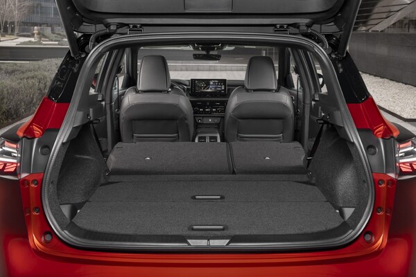 Espacio de carga del Qashqai con los asientos traseros abatidos. Espacio de carga del Qashqai con los asientos traseros abatidos.