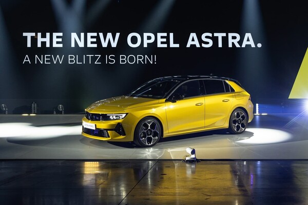 Doble presentación de los nuevos modelos Opel Astra, tanto en versión hatchback como familiar. Doble presentación de los nuevos modelos Opel Astra, tanto en versión hatchback como familiar.