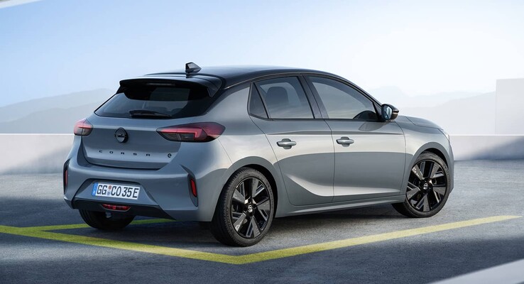 Imagen trasera del Opel Corsa-e eléctrico mostrando su línea deportiva. Imagen trasera del Opel Corsa-e eléctrico mostrando su línea deportiva.