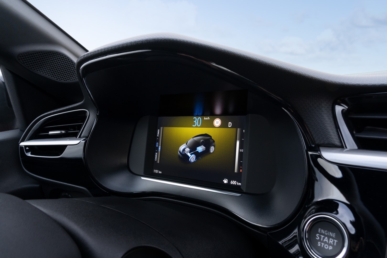 Foco en la pantalla de instrumentación digital del Opel Corsa.