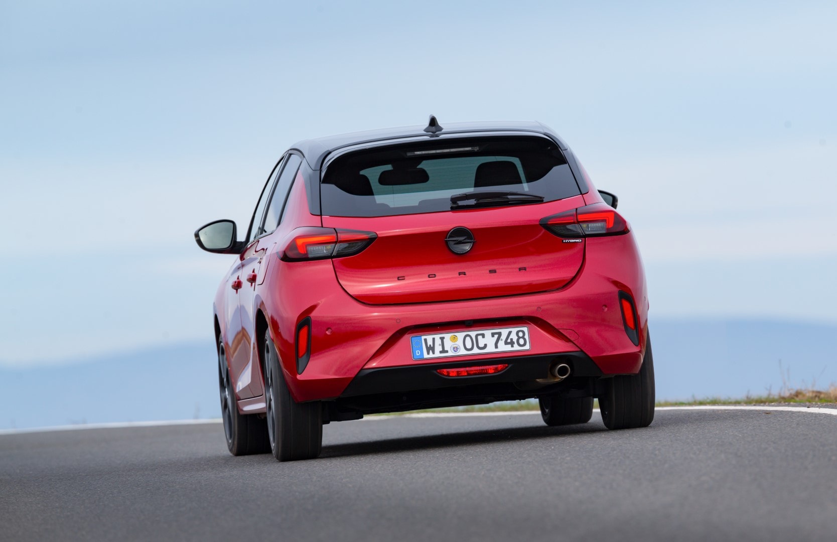 Imagen trasera del Opel Corsa resaltando sus líneas modernas.