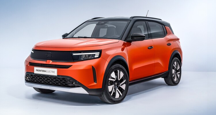 Vista elegante del Opel Frontera eléctrico en ángulo frontal y lateral. Vista elegante del Opel Frontera eléctrico en ángulo frontal y lateral.