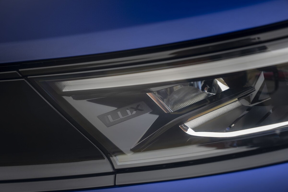 Maletero del Opel Mokka-e con asientos abatidos, perfecto para carga. Maletero del Opel Mokka-e con asientos abatidos, perfecto para carga.