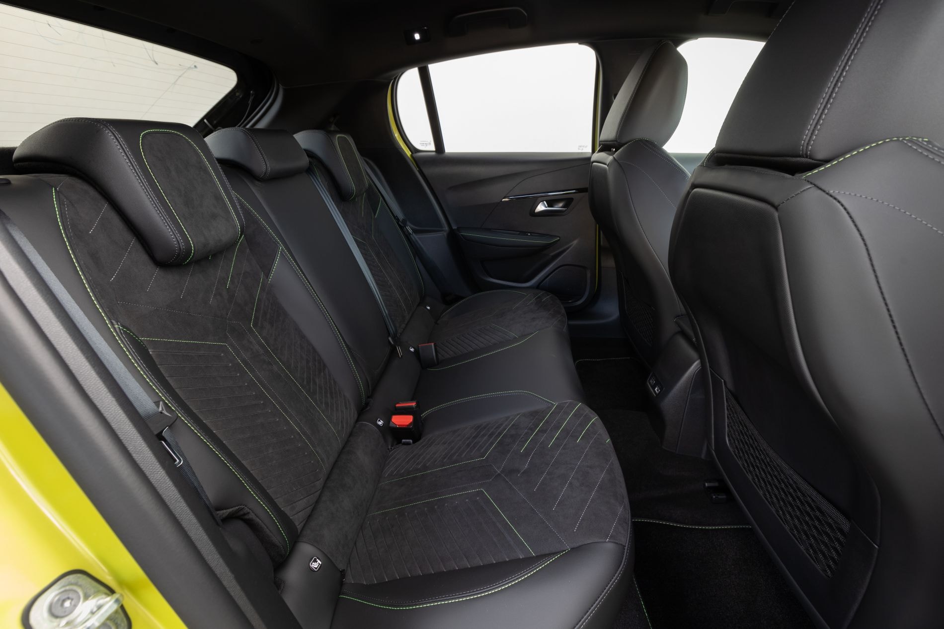 Maletero del Peugeot 208, amplio y práctico para viajes.