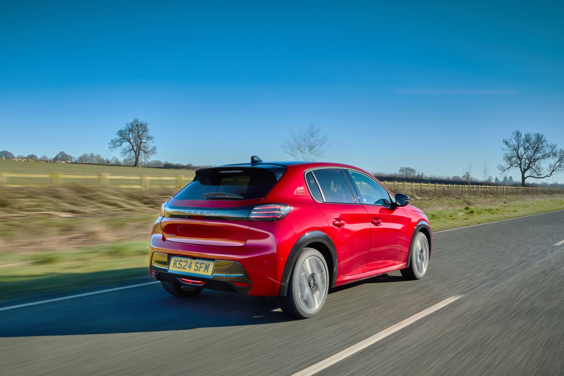 Línea lateral del Peugeot 208, refleja elegancia y estilo.