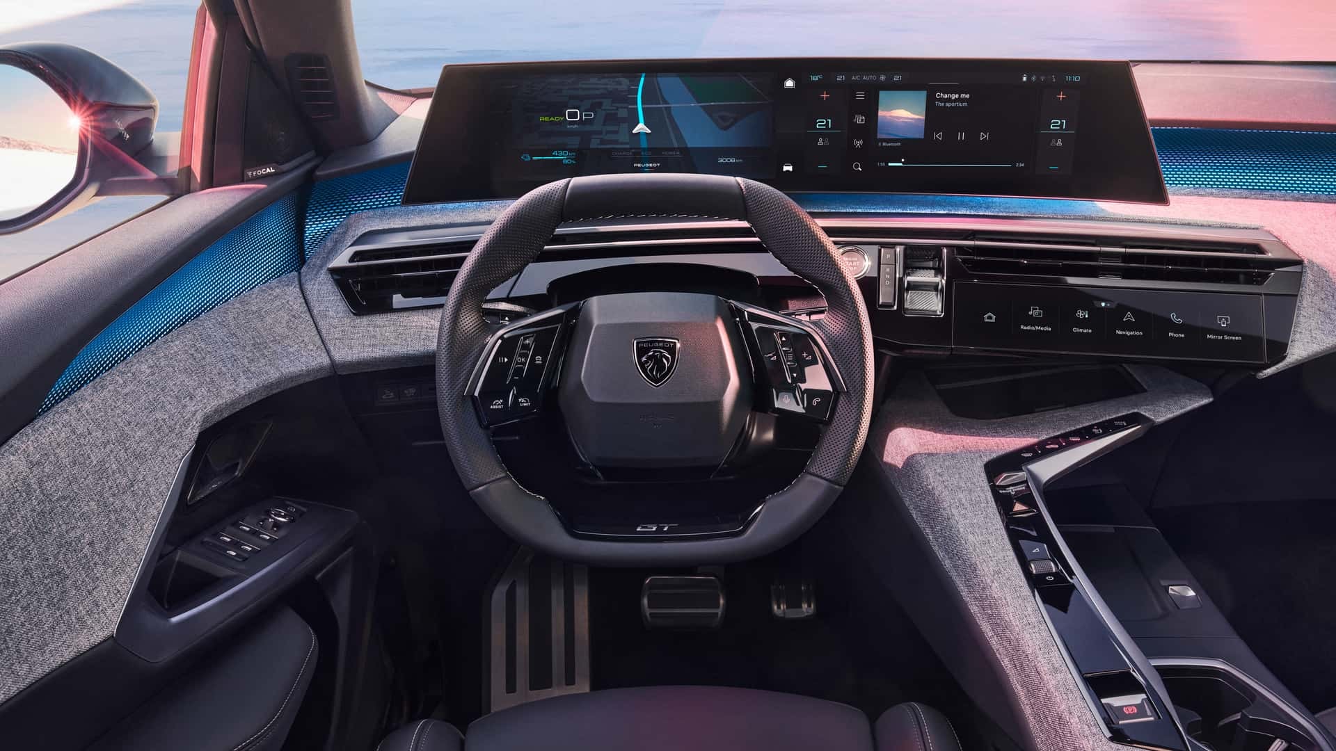 Cabina futurista del 3008 con pantalla digital y acabados de alta calidad.