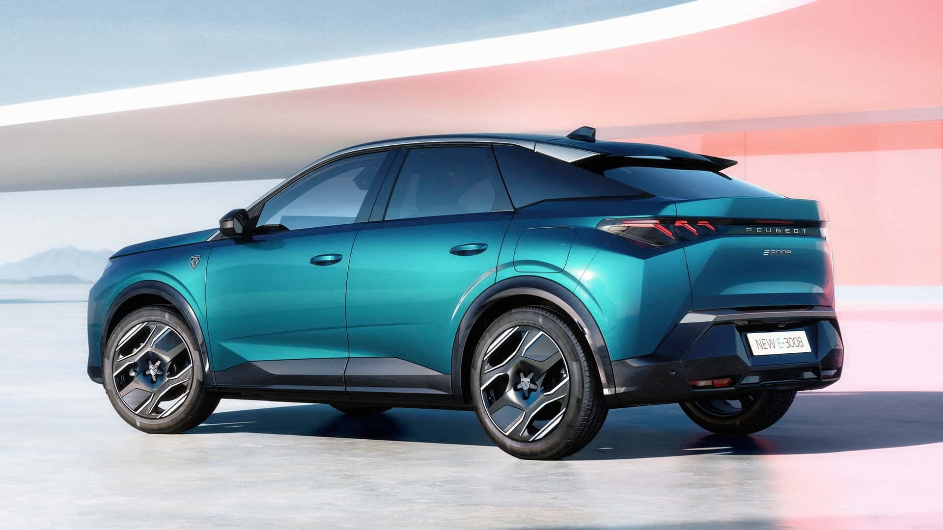 Diseño trasero del Peugeot 3008 eléctrico mostrando su elegante silueta.
