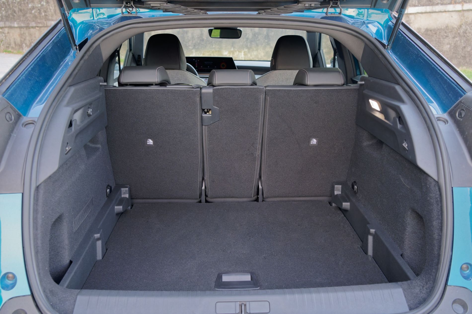 Tablero del Peugeot 3008 con instrumentos digitales modernos.