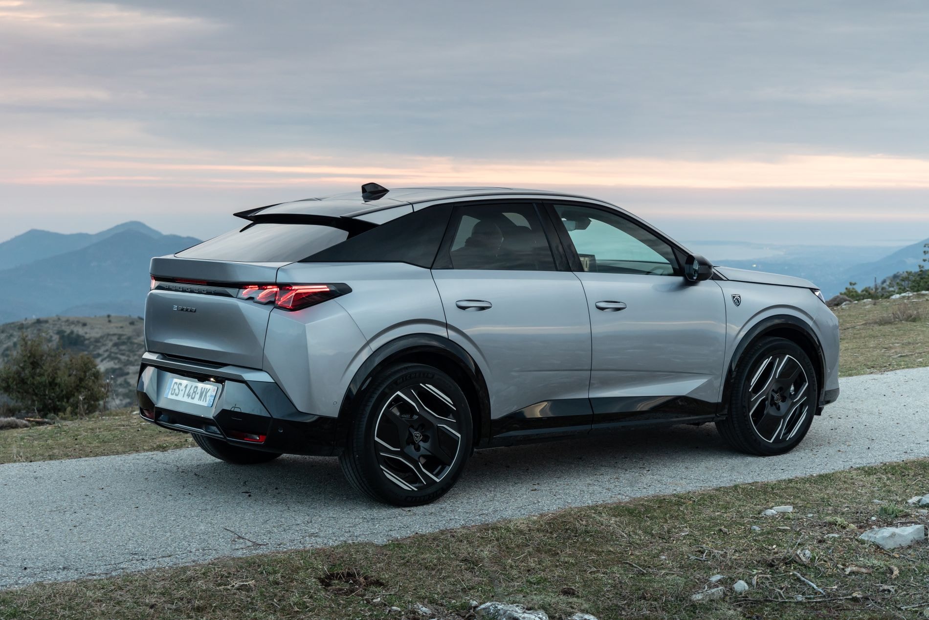 Asientos traseros del Peugeot 3008, ofreciendo espacio y confort.