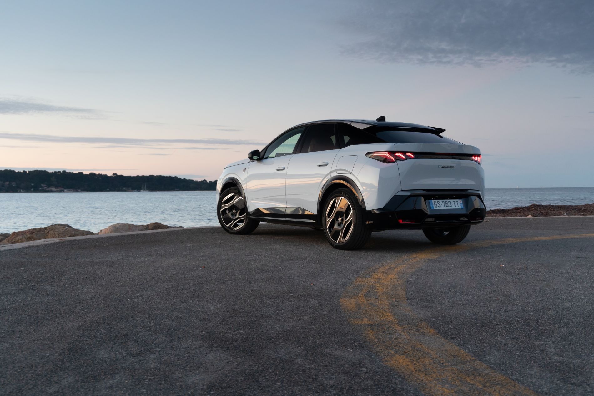 Interior del Peugeot 3008 con diseño moderno.