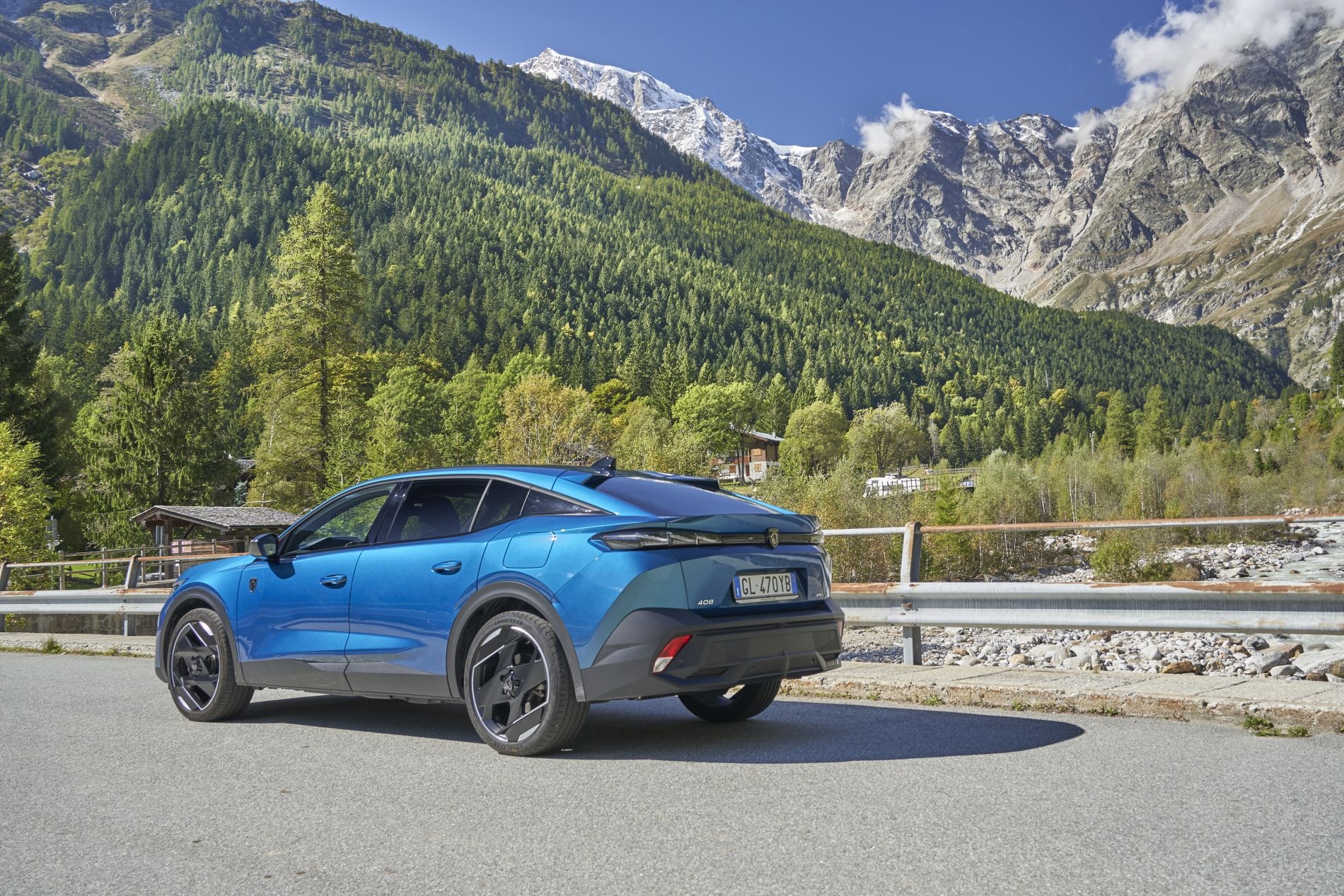 Peugeot 408 híbrido